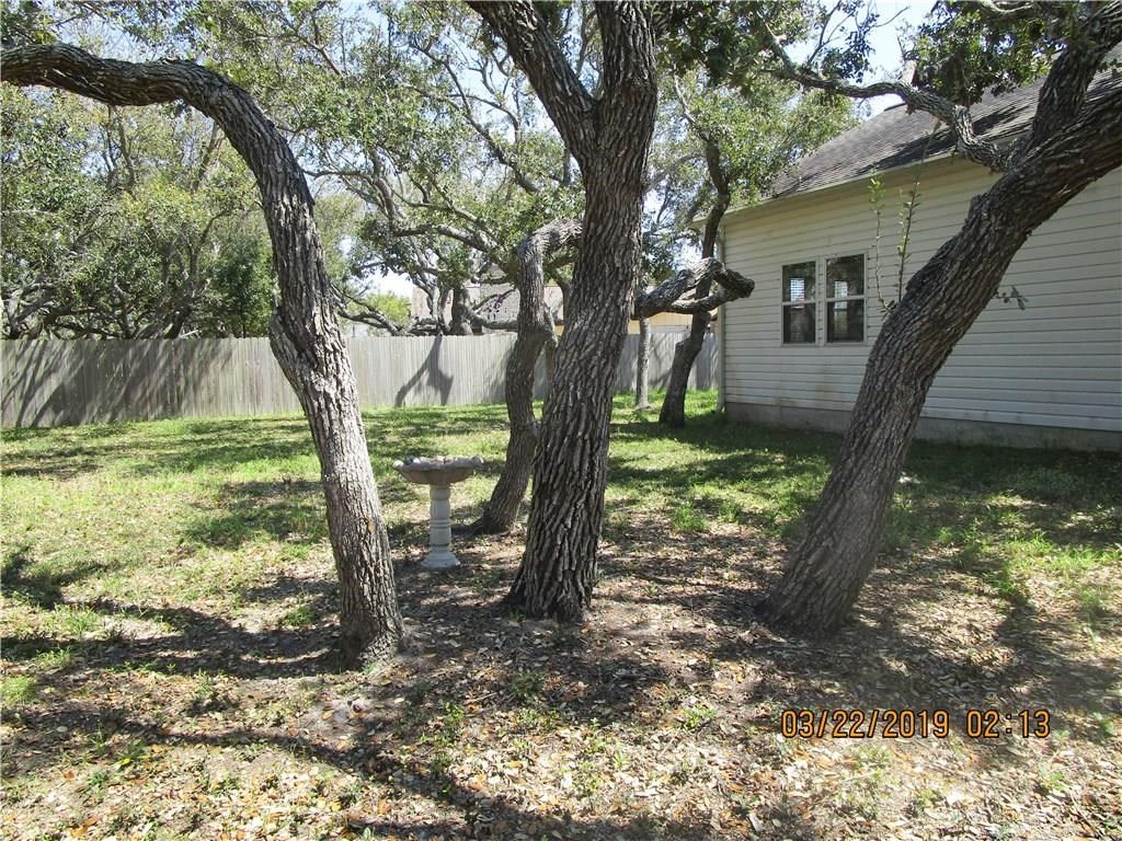 Twisted Oak Work Suites: 1806 Harbor Dr, Rockport, TX 78382